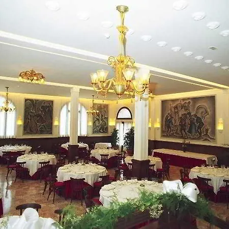 Hotel Regina Artdeco 4*
